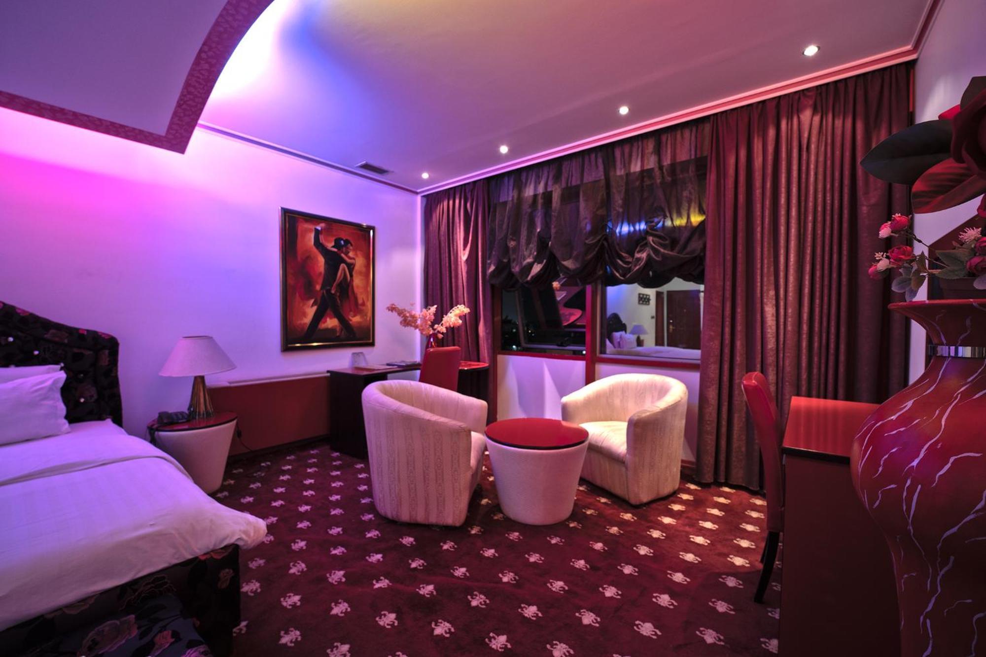 Hotel Rosa Blu Tirana Exterior foto